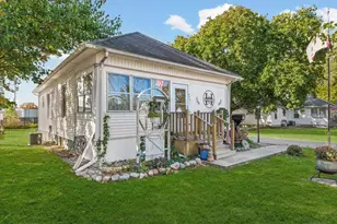 450 E Pine St, Paxton, IL 60957 - Photo 1