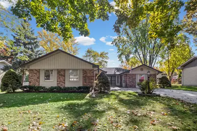 715 E Valley Lane, Arlington Heights, IL 60004 - Photo 1