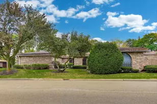 2545 Salceda Dr, Northbrook, IL 60062 - Photo 1