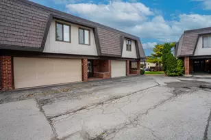 4 Cour La Salle Ct, Palos Hills, IL 60465 - Photo 1