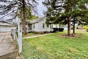 8331 W 102nd Pl, Palos Hills, IL 60465 - Photo 1