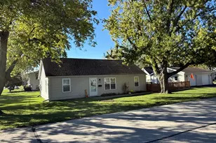126 E Kerr St, Sycamore, IL 60178 - Photo 1
