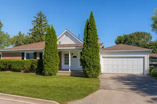 837 Wilcox Ave, Mundelein, IL 60060 - Photo 1