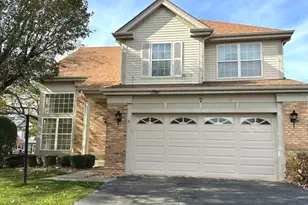 7 Royal Oak Ct, Lake in the Hills, IL 60156 - Photo 1