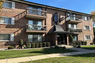 10851 S Keating Ave, Oak Lawn, IL 60453 - Photo 1