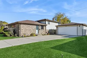 851 Love St, Elk Grove Village, IL 60007 - Photo 1