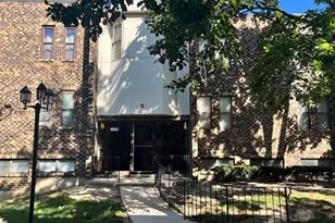 2275 Country Club Dr, Woodridge, IL 60517 - Photo 1