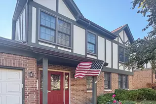 316 Carriage Way, Bloomingdale, IL 60108 - Photo 1