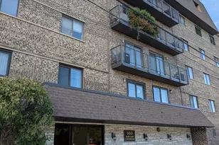 960 S River Rd, Des Plaines, IL 60016 - Photo 1