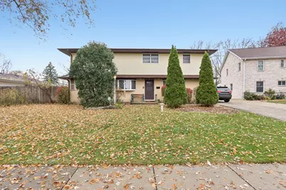 132 Tanglewood Drive, Elk Grove Village, IL 60007 - Photo 1