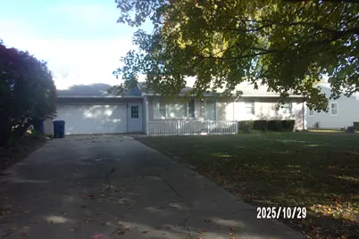 714 E Sycamore Street, Watseka, IL 60970 - Photo 1