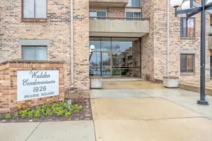 1926 Prairie Square, Schaumburg, IL 60173 - Photo 1