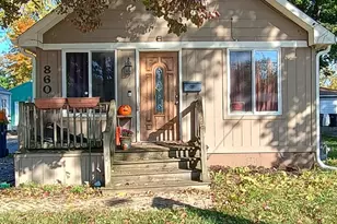 860 Parkway Ave, Elgin, IL 60120 - Photo 1