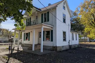 320 S 5th St, Sheldon, IL 60966 - Photo 1