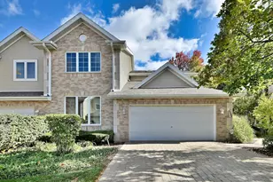 1735 Park Ridge Point, Park Ridge, IL 60068 - Photo 1