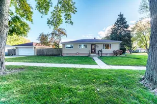 433 N Lincoln Ave, Villa Park, IL 60181 - Photo 1