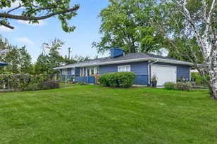 4 Mayflower Dr, Batavia, IL 60510 - Photo 1