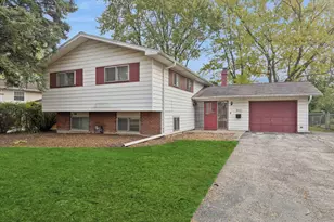 405 W Newport Rd, Hoffman Estates, IL 60169 - Photo 1