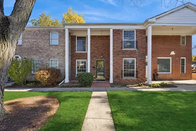 5731 Sutton Place, Hinsdale, IL 60521 - Photo 1