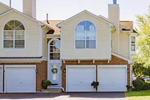 571 Grosse Pointe Cir, Vernon Hills, IL 60061 - Photo 1