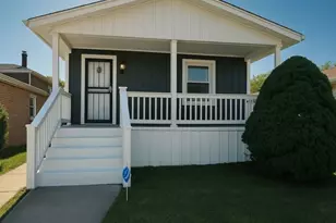 1041 W 104th Pl, Chicago, IL 60643 - Photo 1