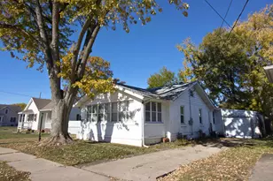 922 W Lafayette St, Ottawa, IL 61350 - Photo 1