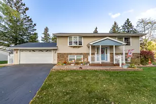 10 Herman Ct, Crete, IL 60417 - Photo 1