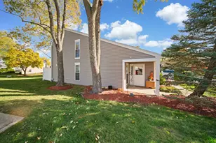 1290 Wandsworth Cir, Roselle, IL 60172 - Photo 1