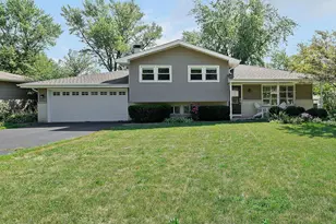 5735 Virginia Ave, Clarendon Hills, IL 60514 - Photo 1