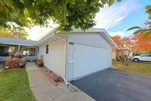 1069 Mohegan Ln, Schaumburg, IL 60193 - Photo 1