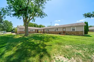 1610 Suydam Rd, Sandwich, IL 60548 - Photo 1