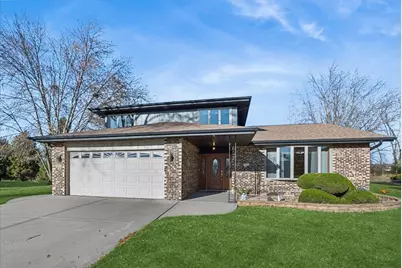 10925 Valley Court, Palos Hills, IL 60465 - Photo 1