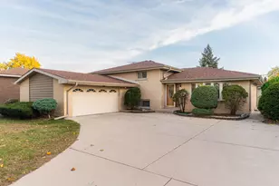 1527 W Holtz Ave, Addison, IL 60101 - Photo 1