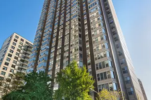 525 W Hawthorne Pl, Chicago, IL 60657 - Photo 1