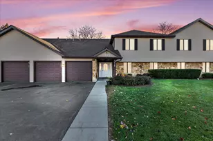 1518 Harbour Ct, Schaumburg, IL 60193 - Photo 1