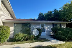 13 Eastham Ct, Schaumburg, IL 60193 - Photo 1