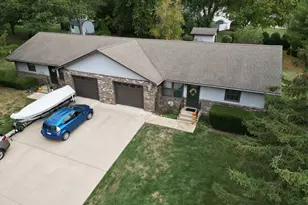 112-114 Wright Dr, Utica, IL 61373 - Photo 1