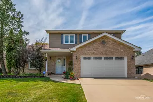 410 Wexford Dr, Lemont, IL 60439 - Photo 1