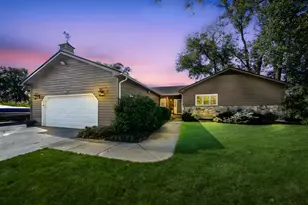 4N040 Nugent St, Addison, IL 60101 - Photo 1