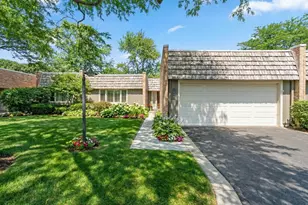 1904 Somerset Ln, Northbrook, IL 60062 - Photo 1