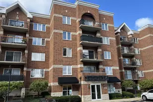 3451 N Carriageway Dr, Arlington Heights, IL 60004 - Photo 1
