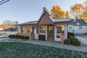 110 N Ladd St, Pontiac, IL 61764 - Photo 1