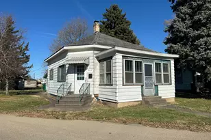 904 E Bridge St, Streator, IL 61364 - Photo 1
