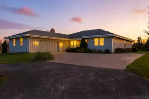 195 Clover Hill Ln, North Barrington, IL 60010 - Photo 1