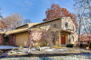 42W231 Retreat Ct, Saint Charles, IL 60175 - Photo 1