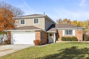 30W260 Holyoke Ct, Warrenville, IL 60555 - Photo 1