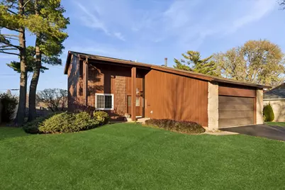 46 E Country Club Court, Palatine, IL 60067 - Photo 1