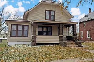 1241 W Pleasant St, Freeport, IL 61032 - Photo 1