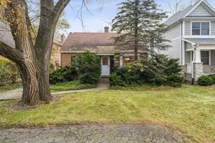 346 55th St, Clarendon Hills, IL 60514 - Photo 1