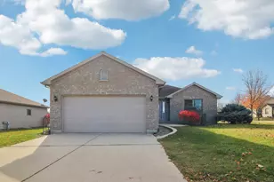 905 Randall Ct, Marengo, IL 60152 - Photo 1